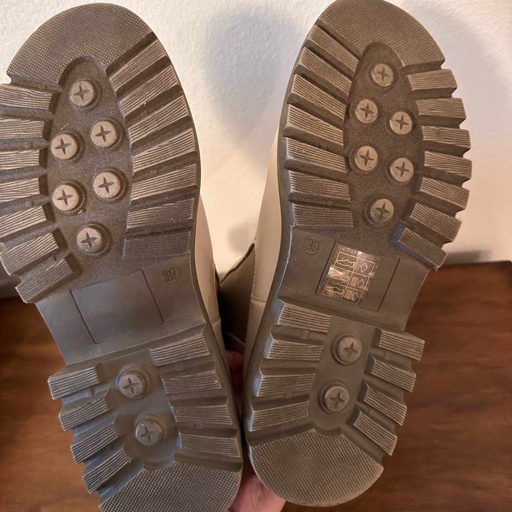 Brand New Cream Rider Boots - Picture 2 of 5